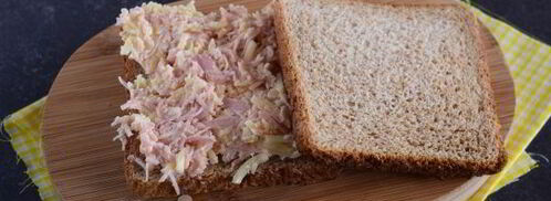 горячие бутерброды с колбасой и сыром в духовке. Шаг 8