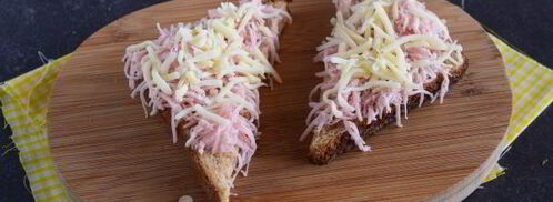 горячие бутерброды с колбасой и сыром в духовке. Шаг 10