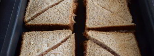 горячие бутерброды с колбасой и сыром в духовке. Шаг 11