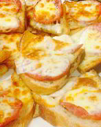 Горячие бутерброды с колбасой