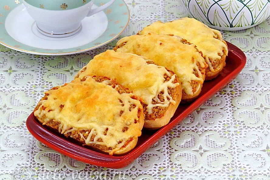 Рецепт горячих закусочных бутербродов с фаршем