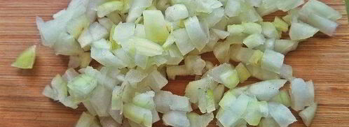 открытый бутерброд с овощами и килькой. Шаг 3