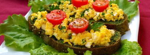 зеленые бутерброды с омлетом и брынзой. Шаг 7