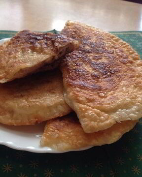 Чебуреки из слоеного теста