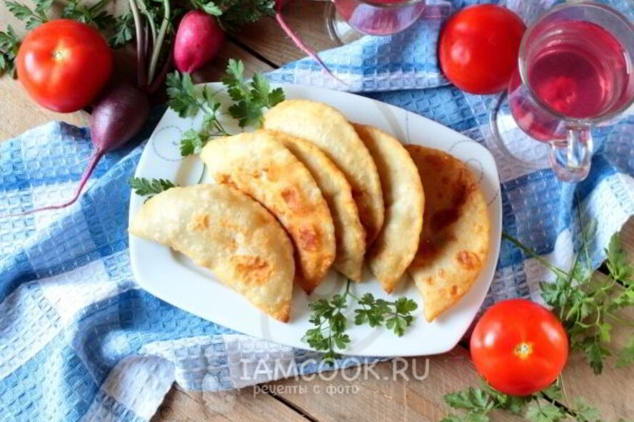 Рецепт чебуреков с грибами и сыром