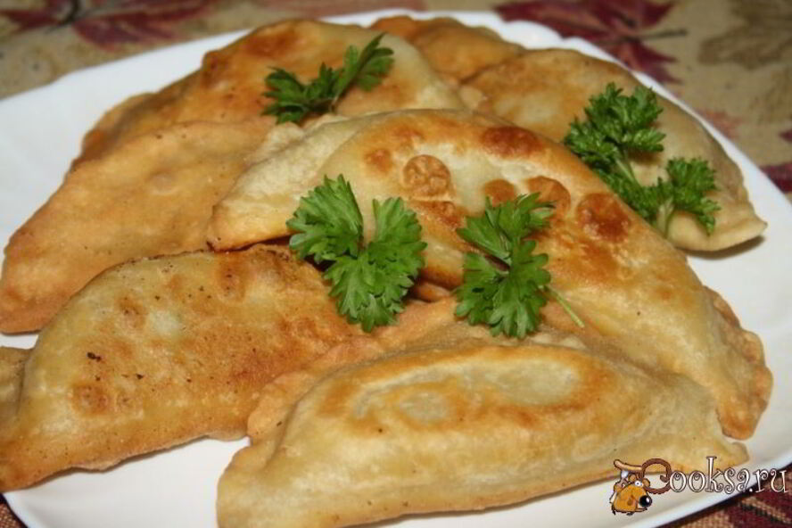 Рецепт сочных хрустящих чебуреков со свининой