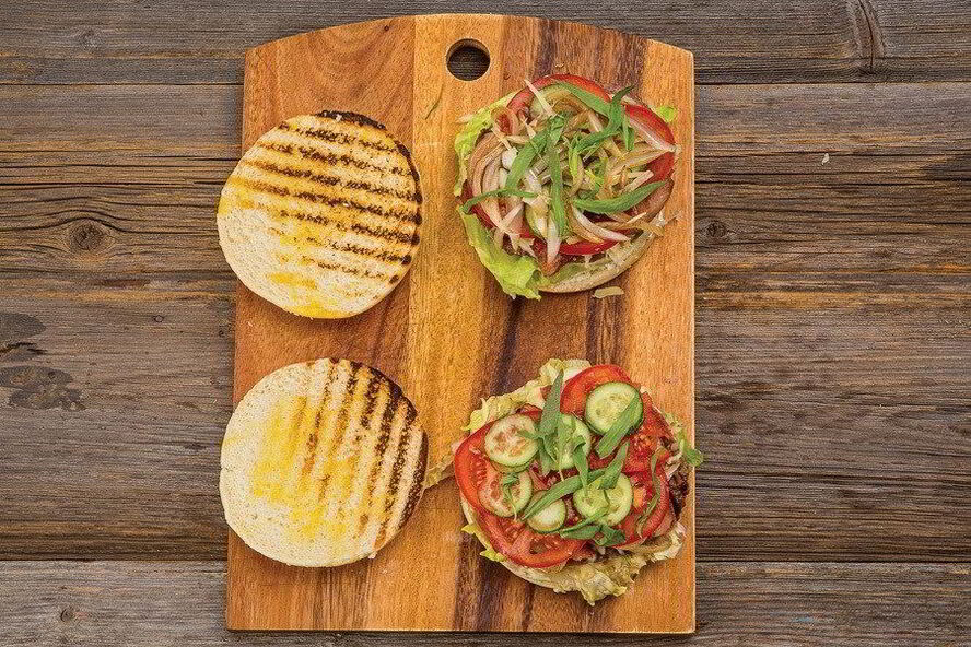 Рецепт чизбургера с говядиной коби и запеченным картофелем