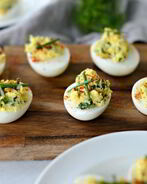 Фаршированные вареные яйца