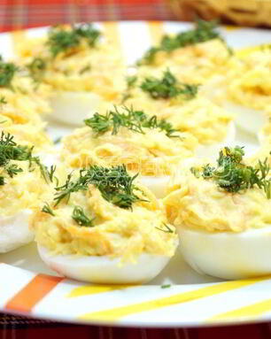 Фаршированные яйца с сыром