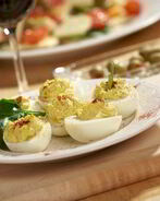 Фаршированные яйца со шнитт-луком и эстрагоном