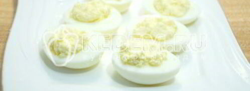 фаршированные яйца зимняя закуска. Шаг 6