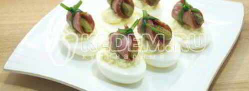 фаршированные яйца зимняя закуска. Шаг 8