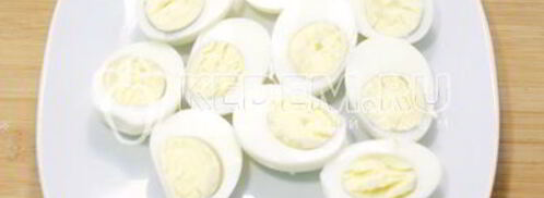 яйца фаршированные икрой. Шаг 4