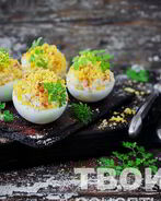 Яйца, фаршированные кальмарами