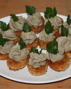 Яйца, фаршированные куриной печенью