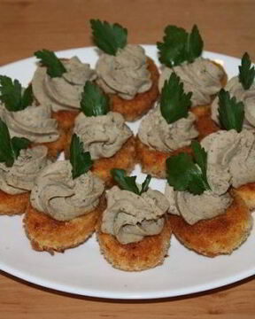 Яйца, фаршированные куриной печенью