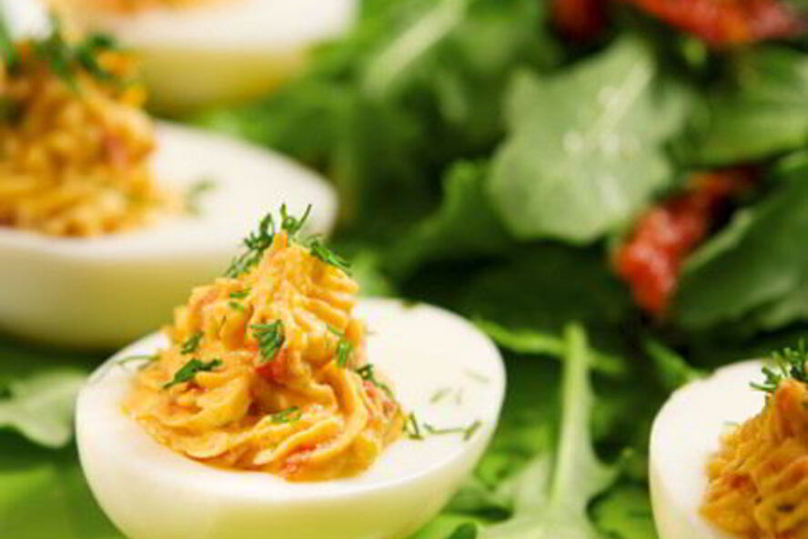 Рецепт яиц, фаршированных семгой и сливочным сыром