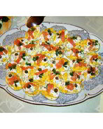 Яйца фаршированные семгой с икорным соусом