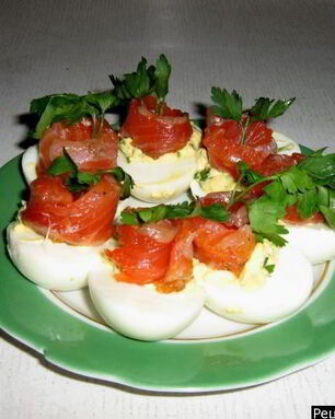 Яйца, фаршированные семгой