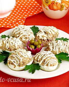 Яйца, фаршированные шпротами