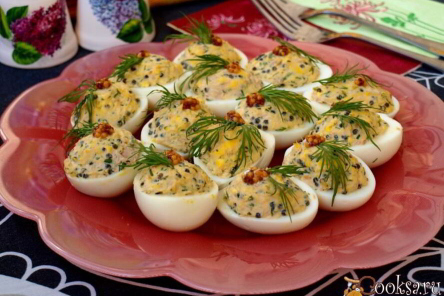 Рецепт яиц фаршированных тунцом и икрой из водорослей