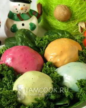 Яйца фаршированные в цветном желе
