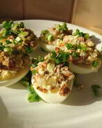 Яйца, фаршированные жареными лисичками