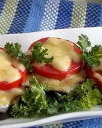 Горячая закуска из баклажанов и помидоров под сыром