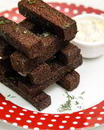 Чесночные гренки с соусом