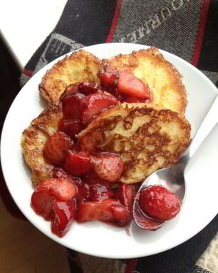 Французские гренки с клубникой