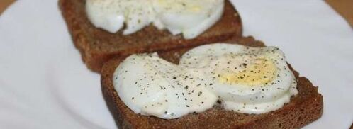 гренки из черного хлеба с вареным яйцом. Шаг 11