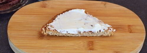 гренки с анчоусами, вялеными томатами и сливочным сыром. Шаг 10