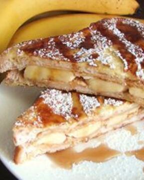 Гренки с бананом и арахисовой пастой