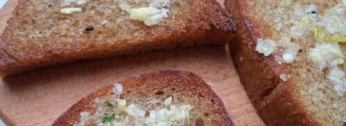 гренки с чесноком на сковороде. Шаг 7