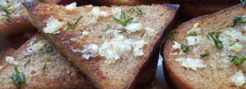 гренки с чесноком на сковороде. Шаг 8