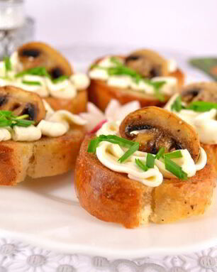 Гренки с плавленным сыром и шампиньонами