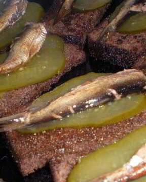 Гренки с шпротами
