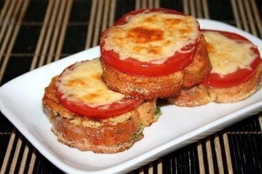 Рецепт гренков с сыром и помидорами к завтраку