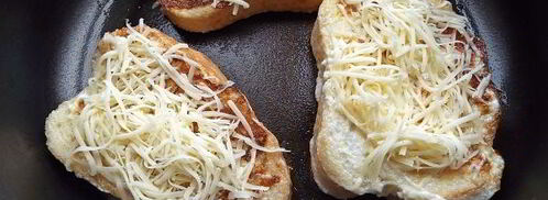 гренки с сыром и яйцом на сковороде. Шаг 13