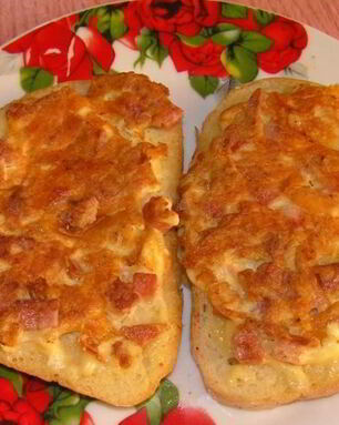 Гренки с сыром, яйцом и колбасой