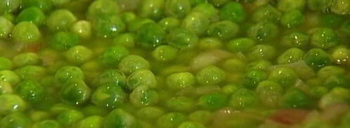 гренки с зеленым горошком, семгой и мятой. Шаг 6