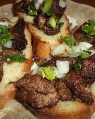 Гренки с жареной печенкой