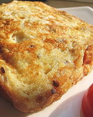 Гренки в омлете с сыром