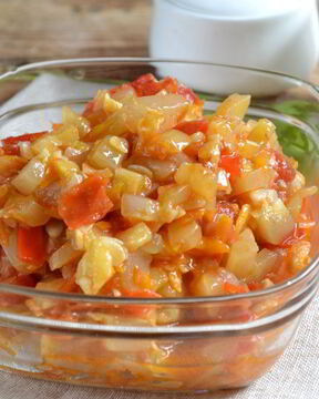 Икра кабачковая с перцем и помидорами