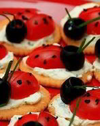 Канапе Божья коровка с маслинами