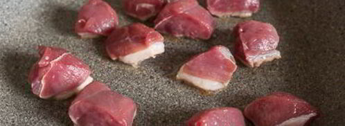 канапе из острой утки с моцареллой и виноградом. Шаг 7