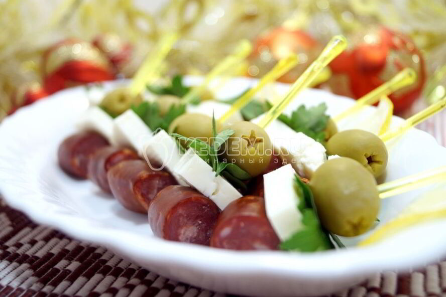 Рецепт канапе с копчеными колбасками