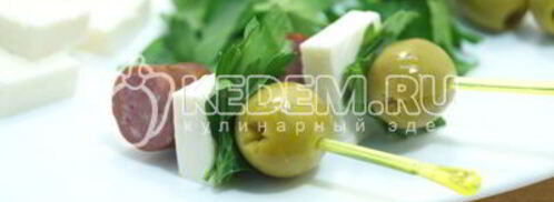 канапе с копчеными колбасками. Шаг 5