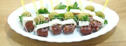 канапе с копчеными колбасками. Шаг 6