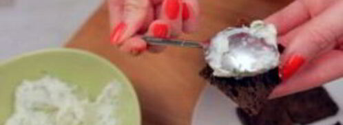 канапе с красной рыбой розочки. Шаг 3